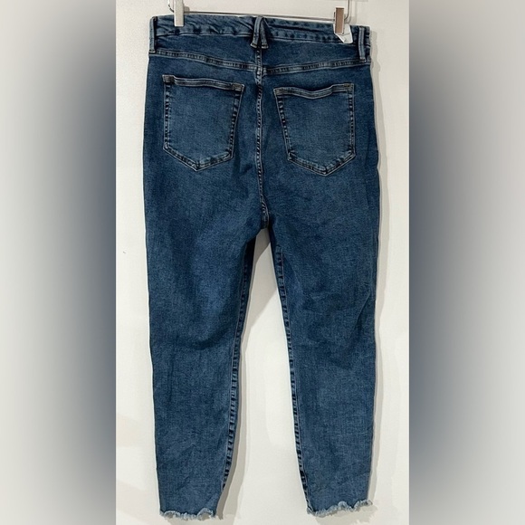 Good American Good Waist Cropped High Rise Jeans in Blue633 18 - Picture 5 of 8